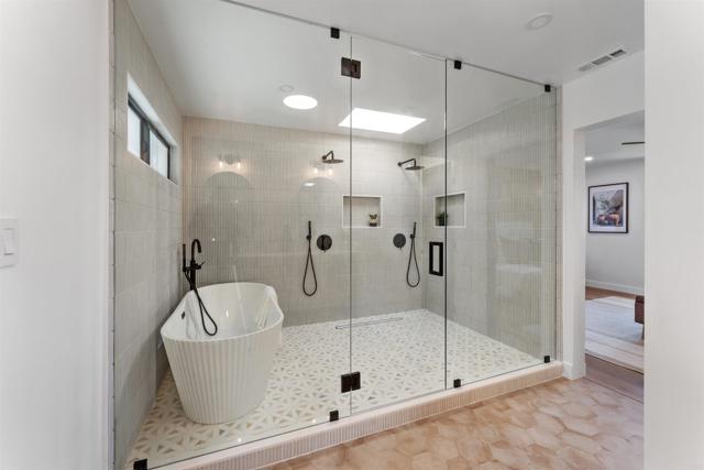 5777 Desert View Drive, La Jolla CA: https://media.crmls.org/mediaz/3868a5dc-b2da-4d4b-9a33-9536190fe465.jpg