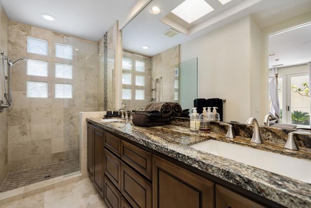 945 Hawk Hill Trail, Palm Desert CA: https://media.crmls.org/mediaz/3868ac0f-7976-4bc9-8741-f00b54e8d407.jpg