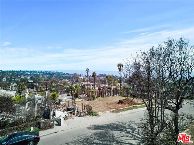 641 Lachman Lane, Pacific Palisades CA: https://media.crmls.org/mediaz/38690c3f-8e8d-4086-931b-caa75ab7609f.jpg