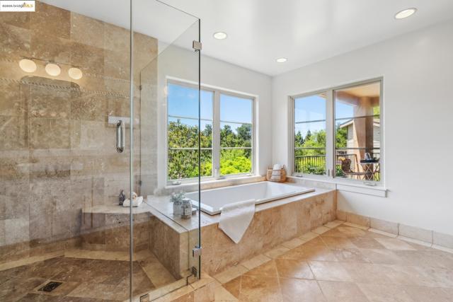 911 Aquarius Way, Oakland CA: https://media.crmls.org/mediaz/3869b72e-6779-4d68-9c2a-12db36308c91.jpg