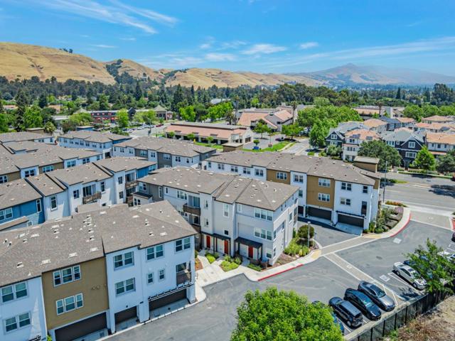 211 Spire, Fremont CA: https://media.crmls.org/mediaz/3869c200-2cb0-43c7-b835-e7a051d508d1.jpg