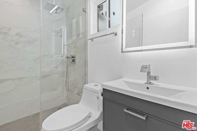 10943 Christine Way, Tujunga CA: https://media.crmls.org/mediaz/3869dbbf-ac34-4f01-95b4-47b58497b30c.jpg