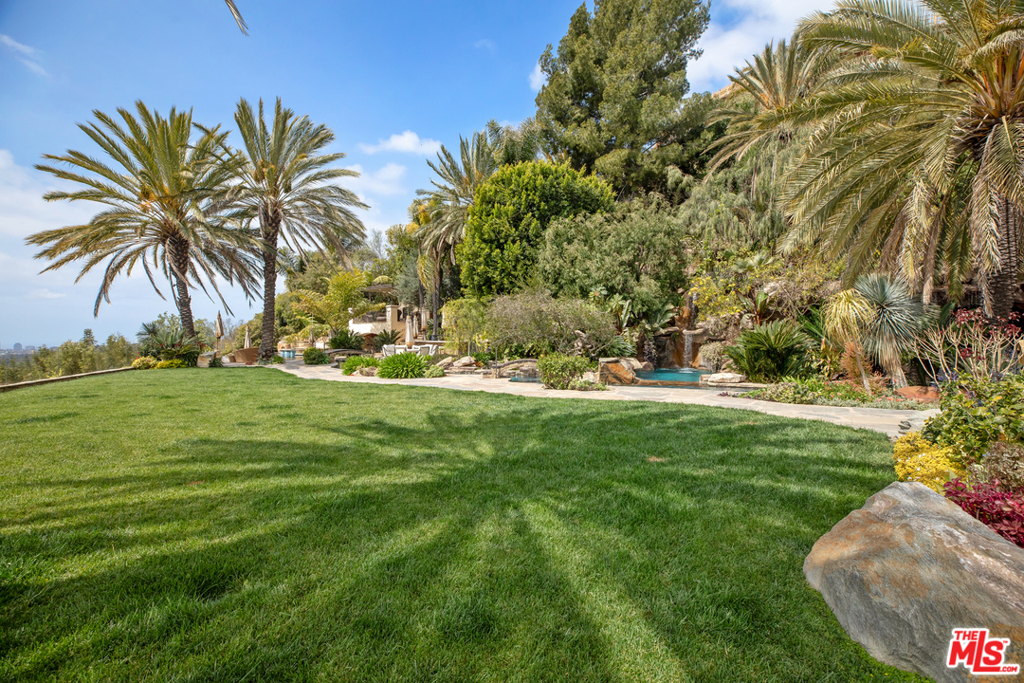 10066 Cielo Drive, Beverly Hills, CA 90210 SOLD LISTING MLS 21724382
