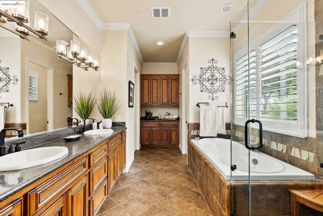 3501 Byer Road, Byron CA: https://media.crmls.org/mediaz/386ab3ee-806f-4121-8fe5-6568cc5b4e4c.jpg