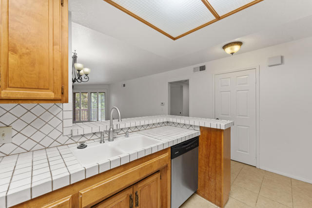 8515 Falmouth Avenue, Playa del Rey CA: https://media.crmls.org/mediaz/386b0147-2208-43be-ab13-c48088fc773d.jpg