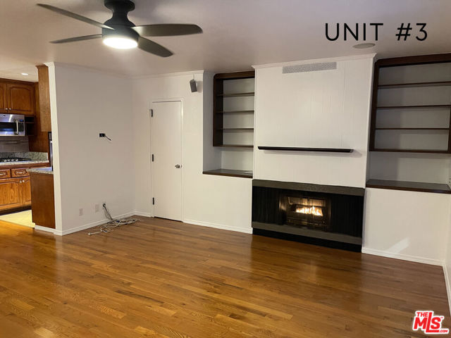 938 20th Street, Santa Monica CA: https://media.crmls.org/mediaz/386b8a6f-4934-4fdf-8742-a19c4d88c529.jpg