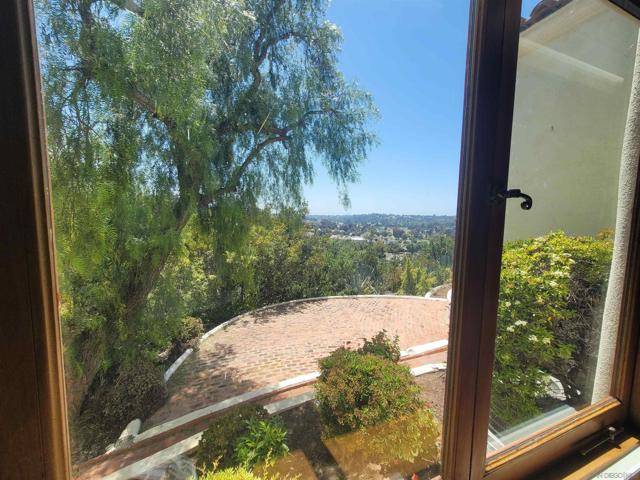 3928 La Cresta Way, Bonita CA: https://media.crmls.org/mediaz/386ba15e-79d5-4a51-b082-fd442a6ec261.jpg