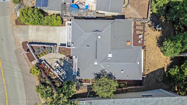 5601 Castle Dr, Oakland CA: https://media.crmls.org/mediaz/386c3278-9ee3-47cd-a2cc-a005f81c085e.jpg