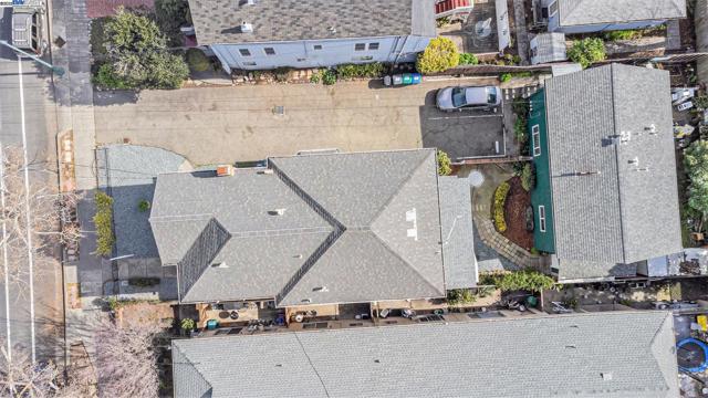 2120 Encinal Ave, Alameda CA: https://media.crmls.org/mediaz/386ca44e-340f-4644-9d78-a5d2c62f8e07.jpg