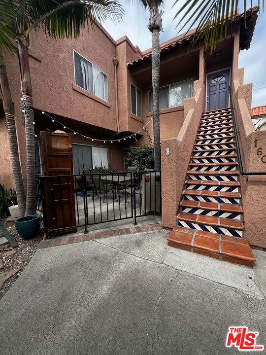 1605 E 1st Street, Long Beach CA: https://media.crmls.org/mediaz/386ce6ec-983e-419b-9e33-68397904b15e.jpg