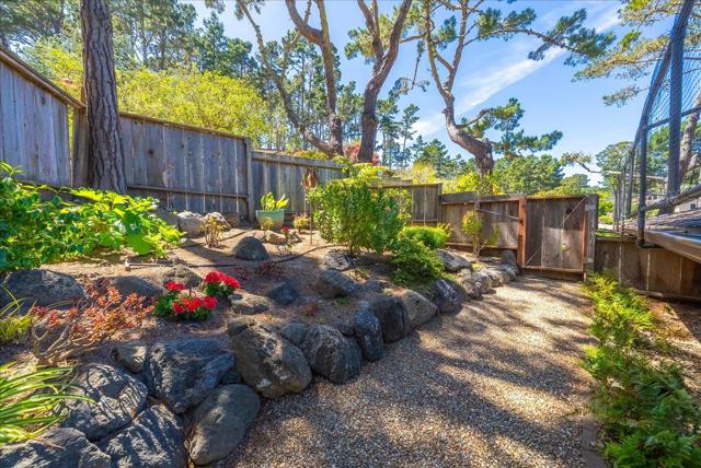 1 Windsor Rise, Monterey CA: https://media.crmls.org/mediaz/386d4e3f-c1de-4318-8f37-b152fd7f25df.jpg