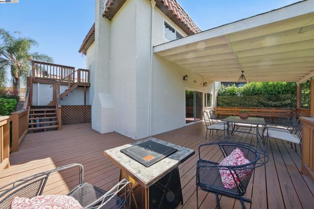 2387 Gomes Rd, Fremont CA: https://media.crmls.org/mediaz/386d67c5-7d7b-4cb5-96b1-718d3f233083.jpg
