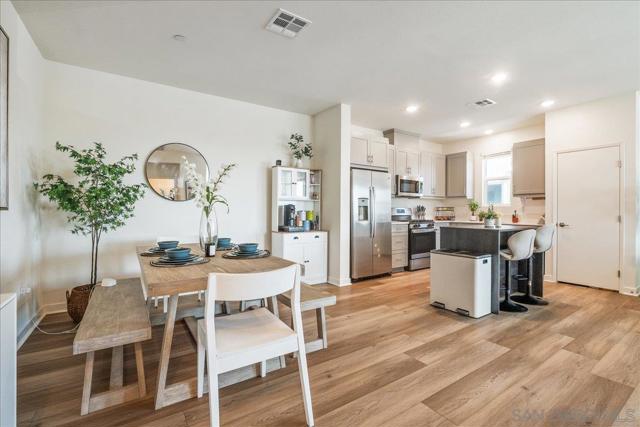 5464 Shorefront Dr, San Diego CA: https://media.crmls.org/mediaz/386d78dc-c177-4915-8a8d-c1315d655ba0.jpg