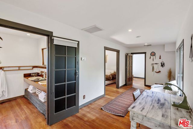 1551 Penny Road, Topanga CA: https://media.crmls.org/mediaz/386dab86-e6f4-4ae8-b54f-46b377c2d188.jpg