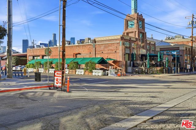 530 S Hewitt Street, Los Angeles CA: https://media.crmls.org/mediaz/386ddb62-d2b2-4329-86b8-30878683748d.jpg