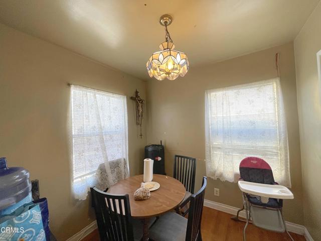 136 S Roosevelt Avenue, Oxnard CA: https://media.crmls.org/mediaz/386e166e-7d86-4259-86f7-22f9a7edddf0.jpg