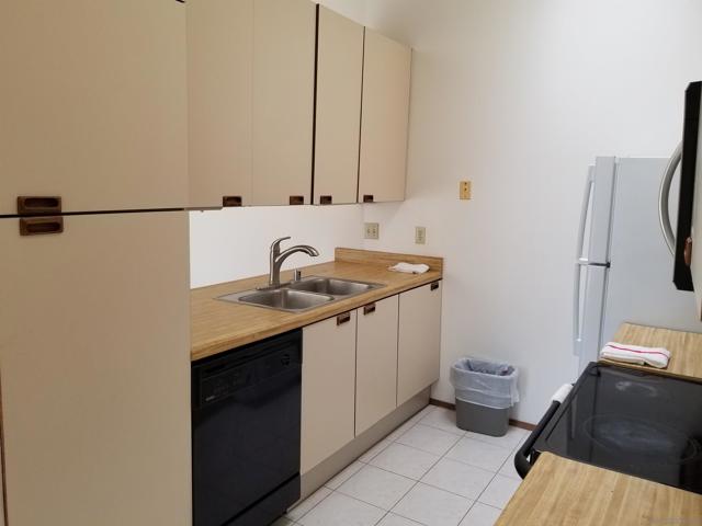 8328 Regents Rd, La Jolla CA: https://media.crmls.org/mediaz/386e209e-5c86-4a8f-9eb5-df1002acfb69.jpg
