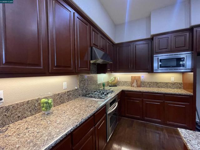 4150 Cherry Blossom Ln, Tracy CA: https://media.crmls.org/mediaz/386eb110-37c3-4d1f-a01e-afbed5de87dc.jpg