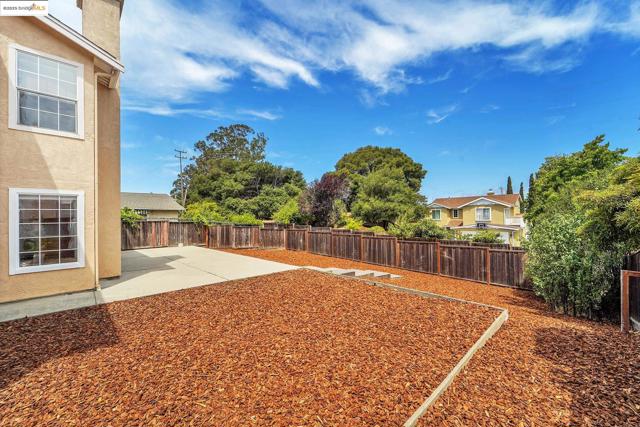 1764 Primrose Ln, Pinole CA: https://media.crmls.org/mediaz/386eb9c1-1059-4538-bae1-964c34d3985a.jpg