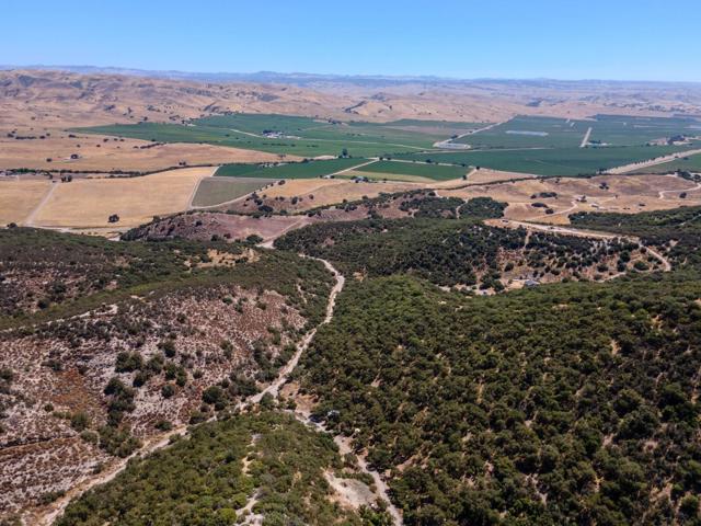 71418 Jolon Road, Bradley CA: https://media.crmls.org/mediaz/386f186e-6f9d-4feb-bbe4-342d8a1872de.jpg