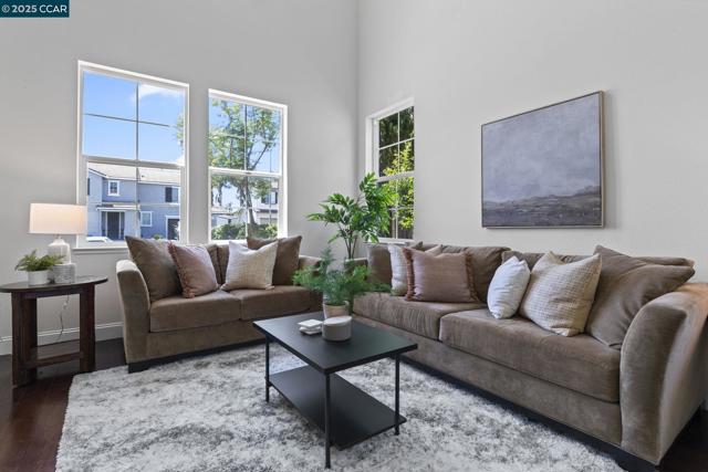 631 Summerwood Dr, Brentwood CA: https://media.crmls.org/mediaz/3870058b-45c0-4d9f-bfe8-8bd5cb446104.jpg