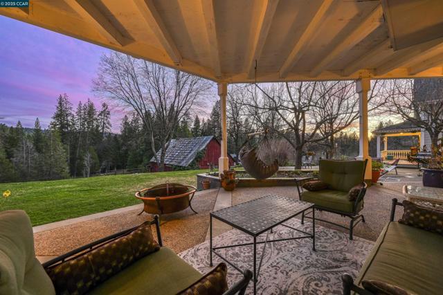 11417 Red Dog Rd, Nevada City CA: https://media.crmls.org/mediaz/38704322-a330-4742-bf8a-a09e36704d6c.jpg