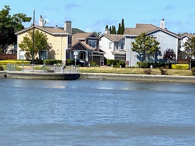 366 Treasure Island Drive, Belmont CA: https://media.crmls.org/mediaz/387084cf-a65a-460f-99fd-ce43d9bbe49c.jpg