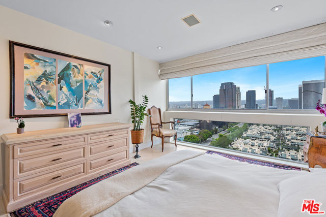 2222 Avenue Of The Stars, Los Angeles CA: https://media.crmls.org/mediaz/38711172-3824-4820-98c3-2a5f448057e2.jpg