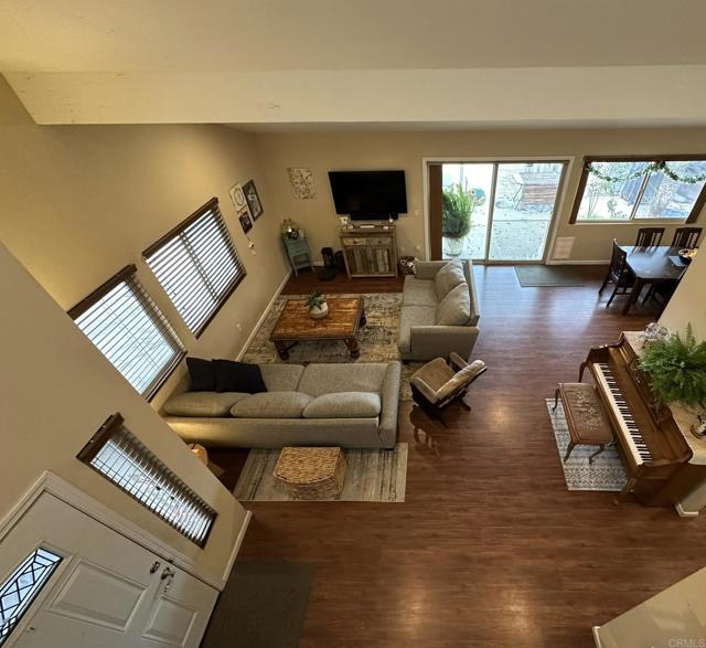 Home for Sale in Lakeside