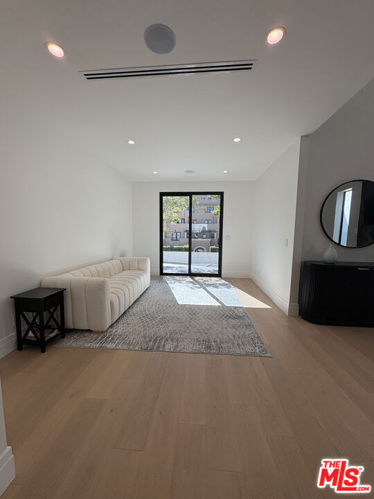 10520 Ashton Avenue, Los Angeles CA: https://media.crmls.org/mediaz/38724b40-a67f-4973-b6d2-64ed413c3caf.jpg