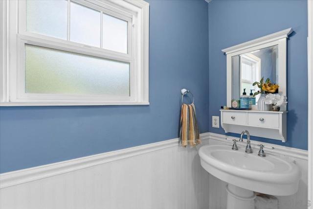 903 Moana Dr, San Diego CA: https://media.crmls.org/mediaz/387293a8-b103-4294-9fc7-a6f803ce6b7c.jpg