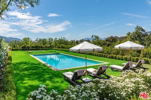 10999 Ojai Santa Paula Road, Ojai CA: https://media.crmls.org/mediaz/38729cde-f37f-40e4-b471-af6fd027f6b7.jpg