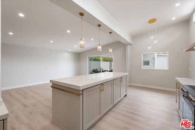 10650 Putney Road, Los Angeles CA: https://media.crmls.org/mediaz/3872aaa7-04bc-4943-95c0-2ab91cafaefa.jpg