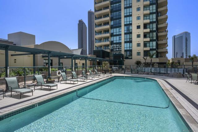 555 Front St, San Diego CA: https://media.crmls.org/mediaz/387323d0-5266-4f74-ae2b-e54979a56fde.jpg