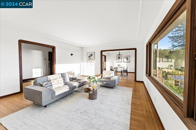 Image 10 of 60 For 900 Spruce Street
