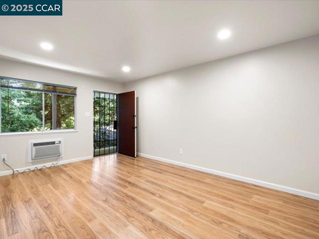 221 Green St, Martinez CA: https://media.crmls.org/mediaz/3873cd21-706e-4126-93e7-5f7b384d6426.jpg