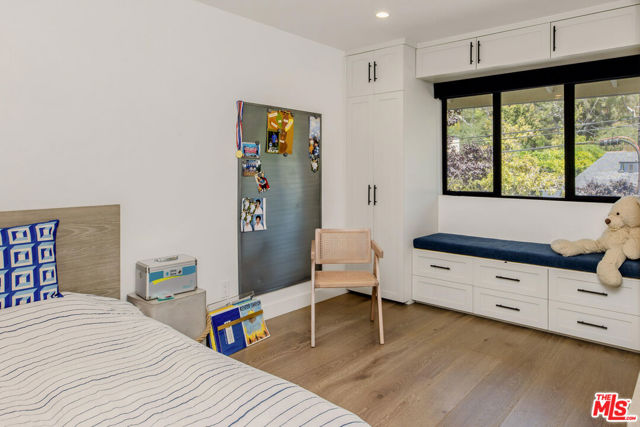 811 N Norman Place, Los Angeles CA: https://media.crmls.org/mediaz/38746d25-7b5a-4d71-85cd-70e0fea016c2.jpg