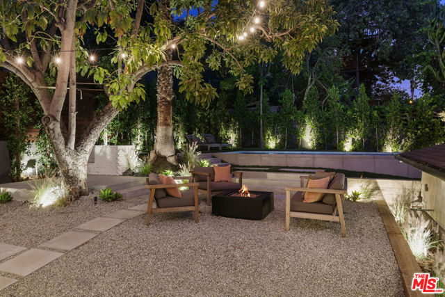 1644 Golden Gate Avenue, Los Angeles CA: https://media.crmls.org/mediaz/38750280-4f15-4e7c-bd28-5d03340ce16d.jpg