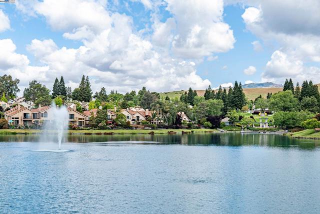 4009 W Lakeshore Drive, San Ramon CA: https://media.crmls.org/mediaz/38754e75-4419-49ee-a71d-956110dd29f7.jpg
