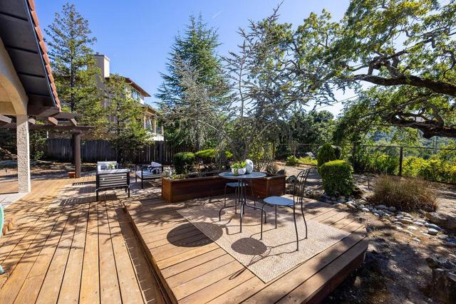 16 Niner Court, Redwood City CA: https://media.crmls.org/mediaz/3875f43f-bff0-4402-95da-8aa332745d62.jpg