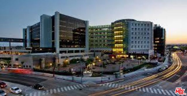 2121 James M Wood Boulevard, Los Angeles CA: https://media.crmls.org/mediaz/38761dcc-b63b-4a69-8854-599c9eea88a4.jpg
