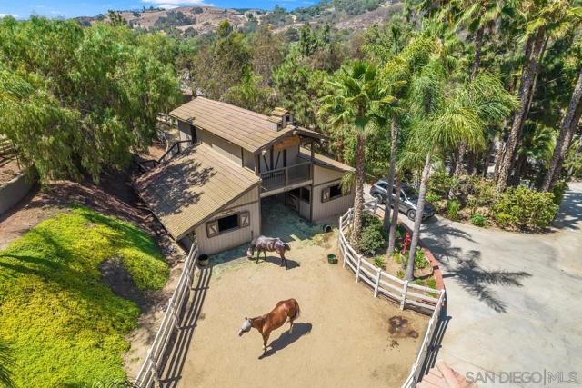 4716 S Mission Rd, Fallbrook CA: https://media.crmls.org/mediaz/38766131-b737-4820-9277-57c3e4352fa1.jpg