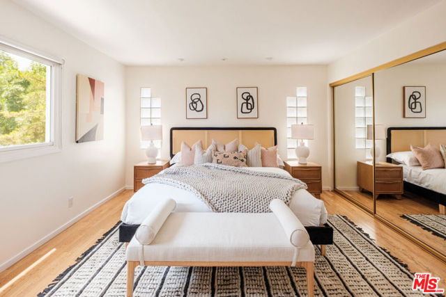 980 Oneonta Drive, Los Angeles CA: https://media.crmls.org/mediaz/3877441e-2aa9-459b-b6a8-432bca20078b.jpg