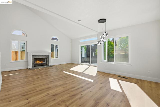 1486 Waverly Way, Pittsburg CA: https://media.crmls.org/mediaz/3877c5cd-842d-4478-883d-5b5cb497df2c.jpg