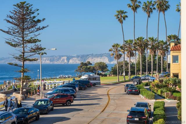 939 Coast Blvd, La Jolla CA: https://media.crmls.org/mediaz/387824a4-95a1-49a9-9ca4-283ec2168837.jpg