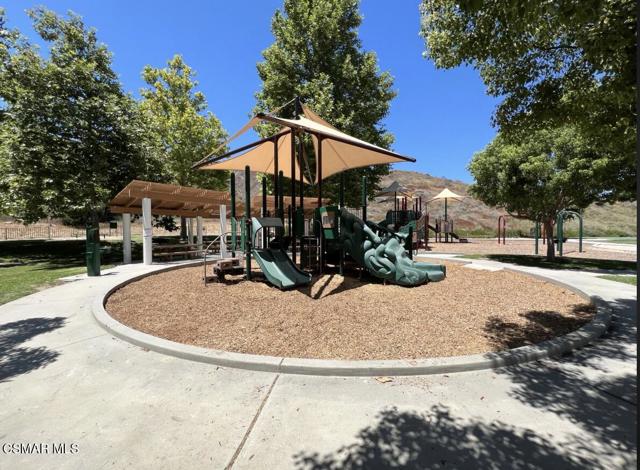 6058 Hedgewall Drive, Westlake Village CA: https://media.crmls.org/mediaz/38785316-40c1-429e-a28b-a5d3579e9040.jpg