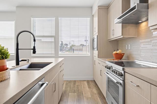1307 Pullman Way, Oakland CA: https://media.crmls.org/mediaz/3878d764-6e84-4bef-96b9-ce8affd5e0d9.jpg