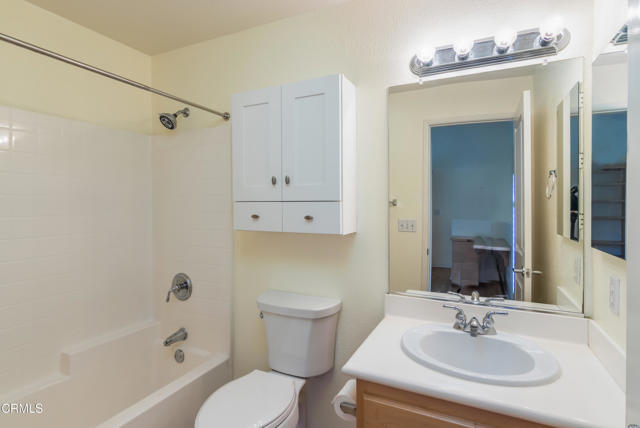 286 N Madison Avenue, Pasadena CA: https://media.crmls.org/mediaz/387910c9-945b-4974-b31a-1423f625b831.jpg