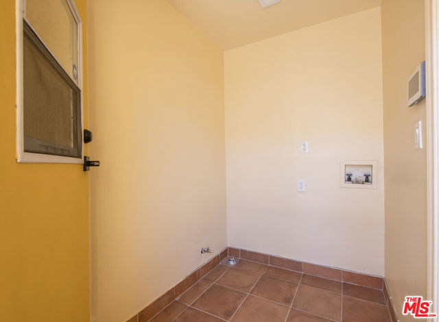 3220 W 78th Place, Los Angeles CA: https://media.crmls.org/mediaz/3879ef33-322c-445a-a9a8-1f0ee3bca5c8.jpg