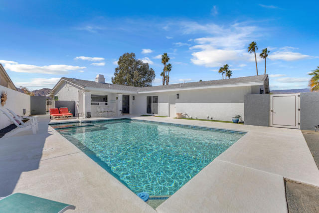 76775 Kentucky Avenue, Palm Desert CA: https://media.crmls.org/mediaz/387a7b8e-25d2-4b6a-af43-1b2027965bfb.jpg